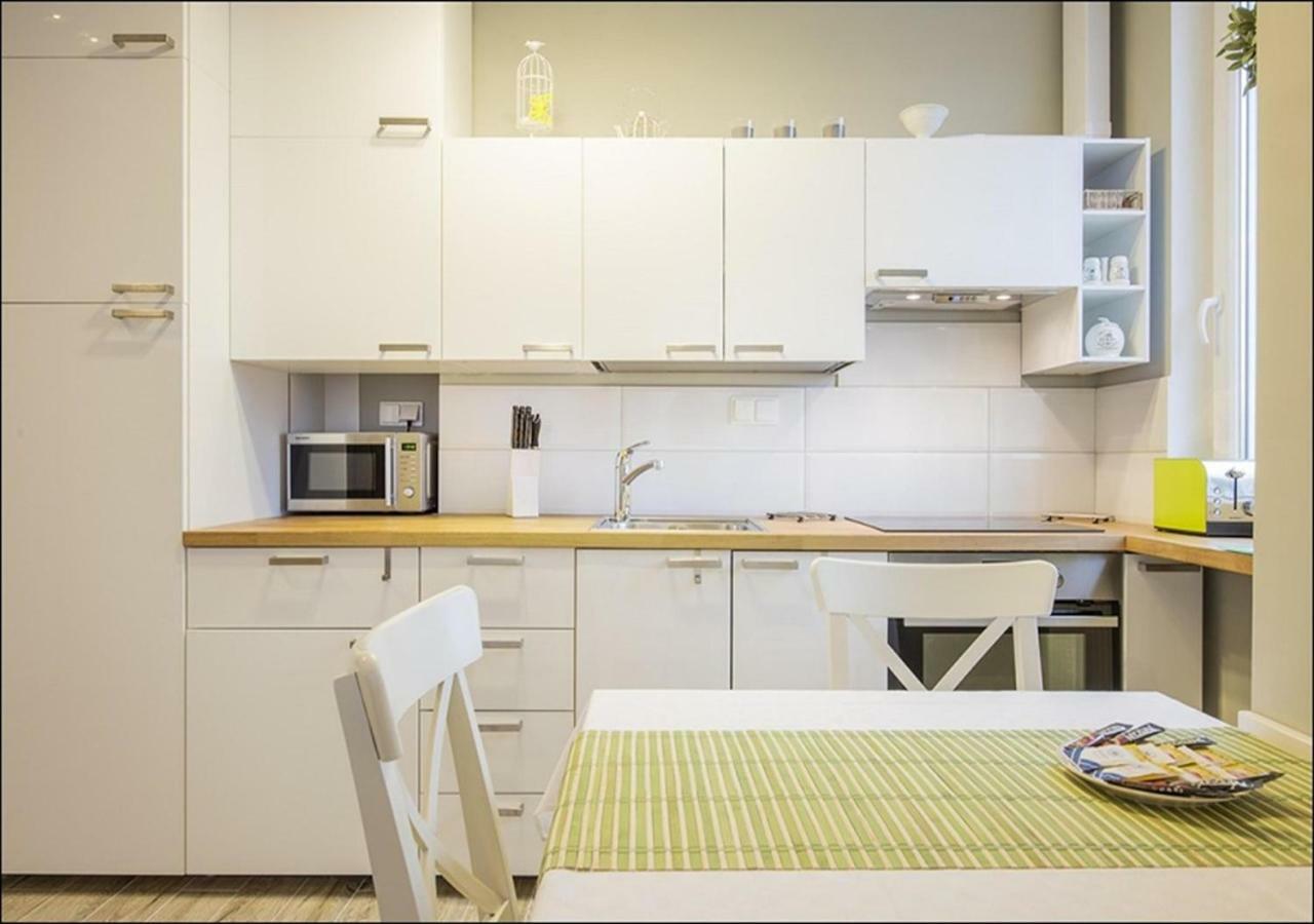 P&O Serviced Apartments Wilenska Station Varşovia Exterior foto